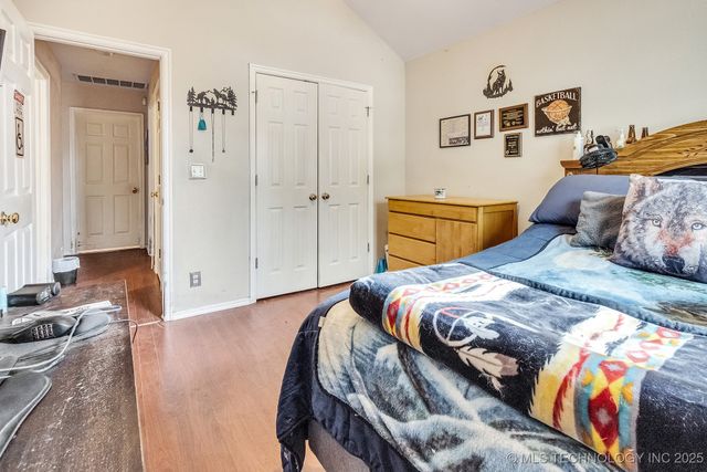 2122 W Walnut Street, Collinsville, OK 74021