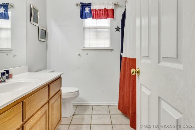 2122 W Walnut Street, Collinsville, OK 74021