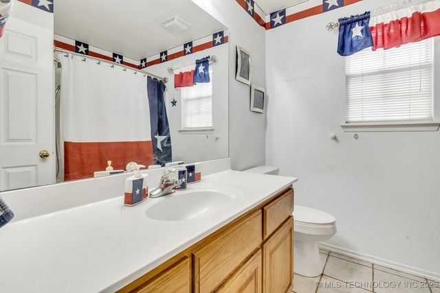 2122 W Walnut Street, Collinsville, OK 74021