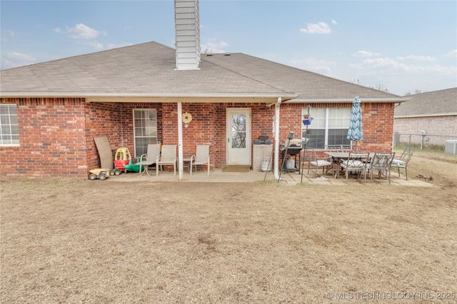 2122 W Walnut Street, Collinsville, OK 74021