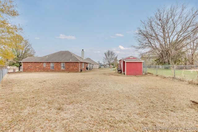 2122 W Walnut Street, Collinsville, OK 74021