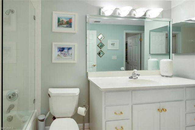 5817 Glencove DR # 402, Naples, FL 34108