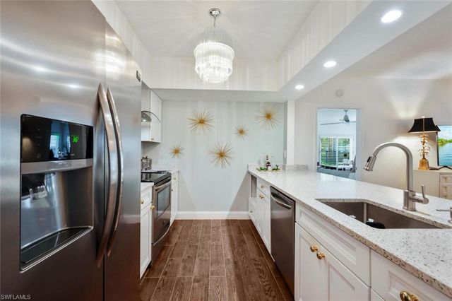 5817 Glencove DR # 402, Naples, FL 34108