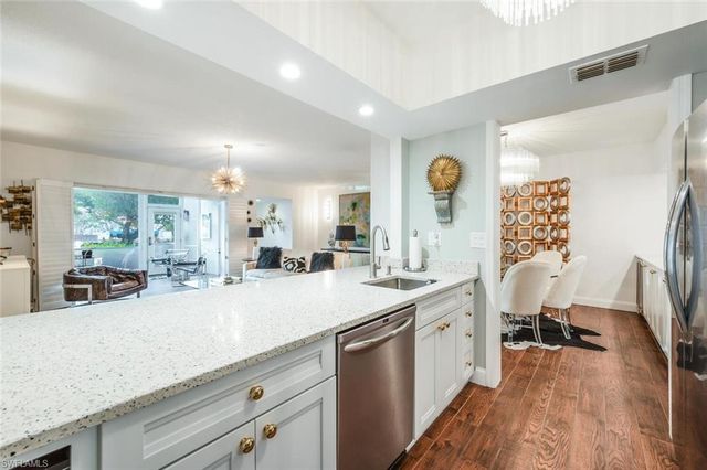 5817 Glencove DR # 402, Naples, FL 34108