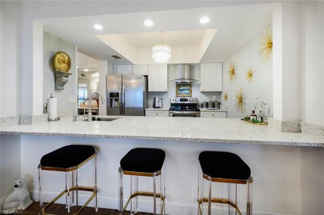 5817 Glencove DR # 402, Naples, FL 34108