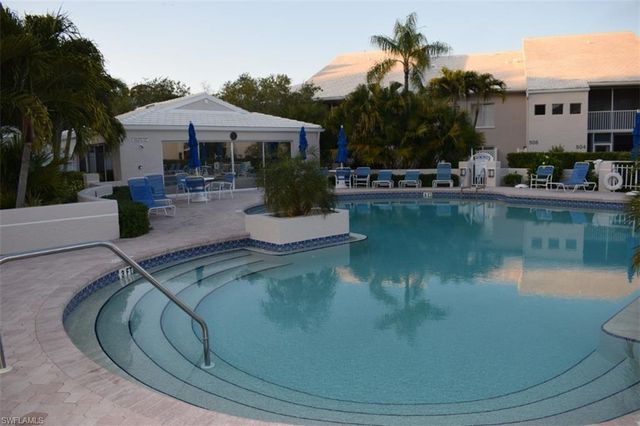 5817 Glencove DR # 402, Naples, FL 34108