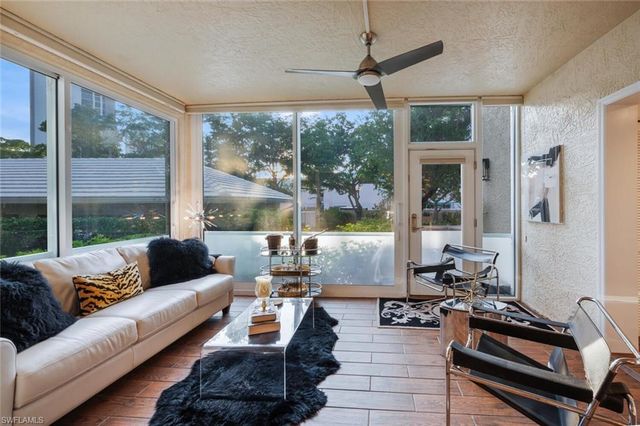 5817 Glencove DR # 402, Naples, FL 34108