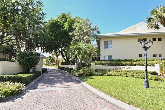 5817 Glencove DR # 402, Naples, FL 34108