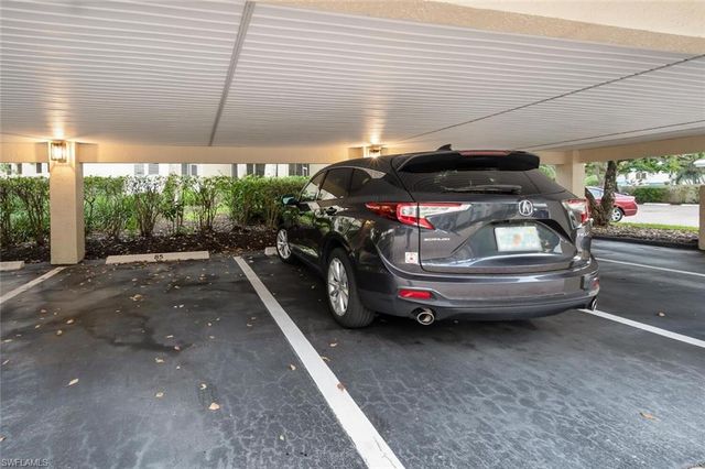 5817 Glencove DR # 402, Naples, FL 34108