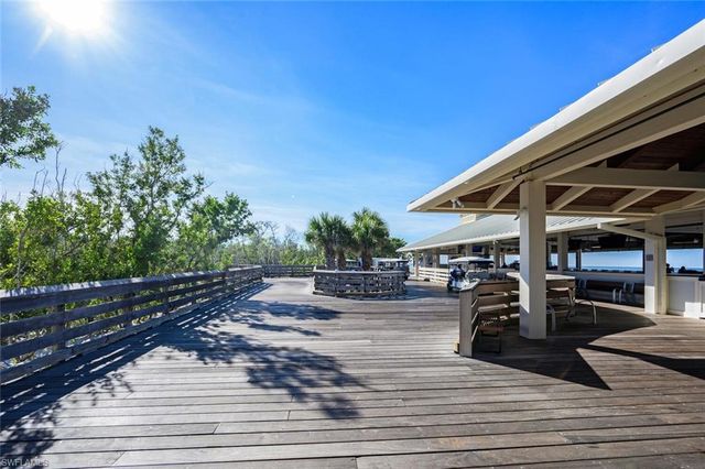 5817 Glencove DR # 402, Naples, FL 34108