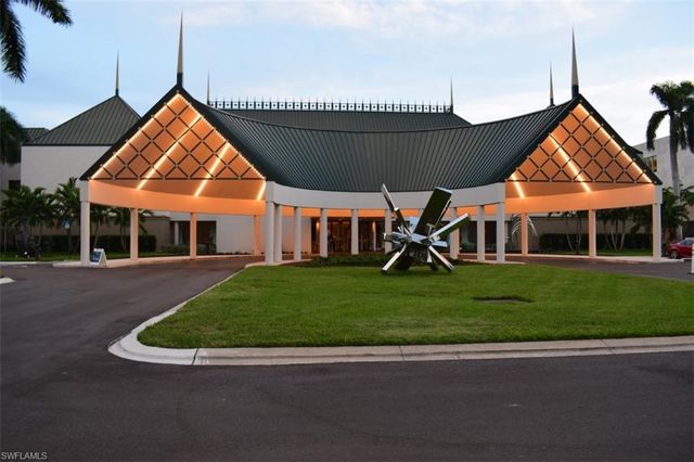 5817 Glencove DR # 402, Naples, FL 34108