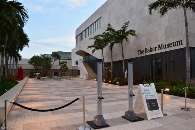 5817 Glencove DR # 402, Naples, FL 34108