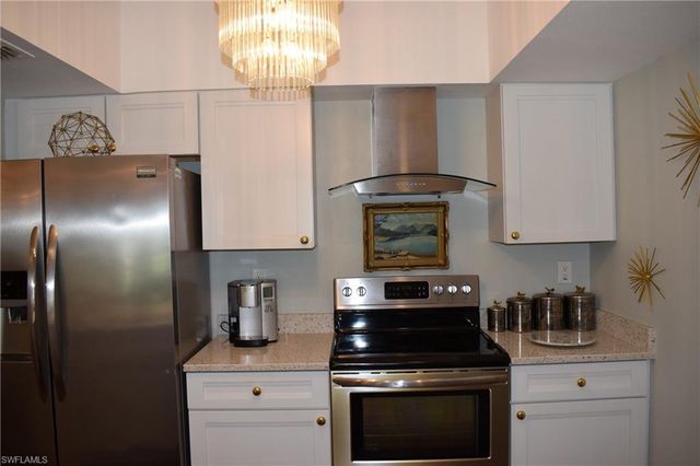 5817 Glencove DR # 402, Naples, FL 34108