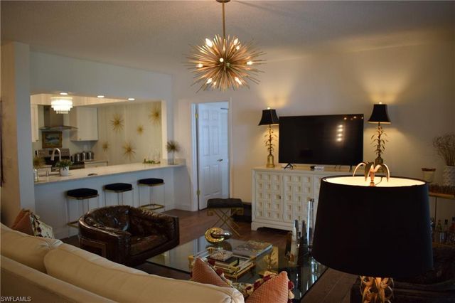 5817 Glencove DR # 402, Naples, FL 34108