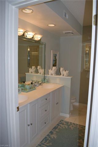 5817 Glencove DR # 402, Naples, FL 34108