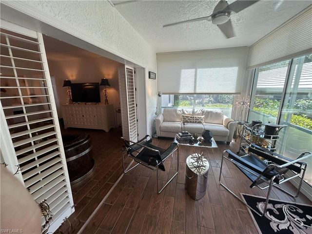 5817 Glencove DR # 402, Naples, FL 34108