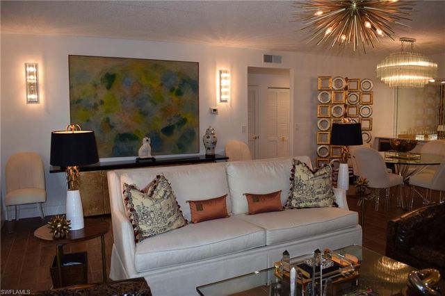 5817 Glencove DR # 402, Naples, FL 34108