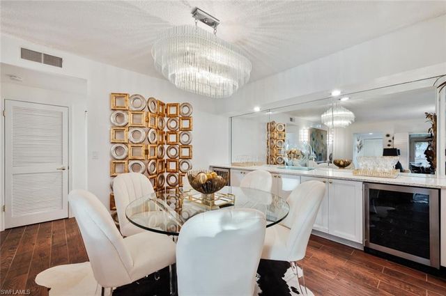 5817 Glencove DR # 402, Naples, FL 34108