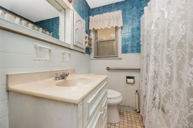 58 S Crescent Drive, Farmingdale, NY 11735