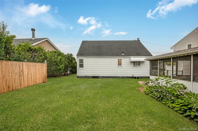 58 S Crescent Drive, Farmingdale, NY 11735