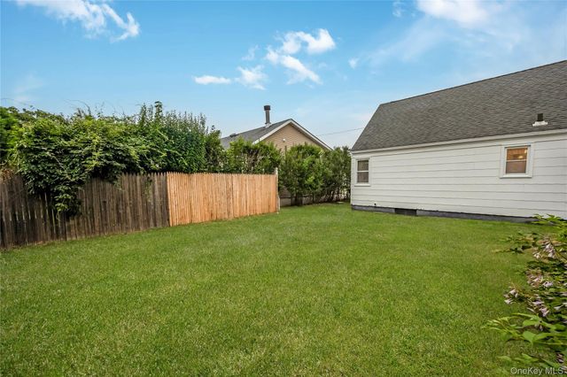 58 S Crescent Drive, Farmingdale, NY 11735