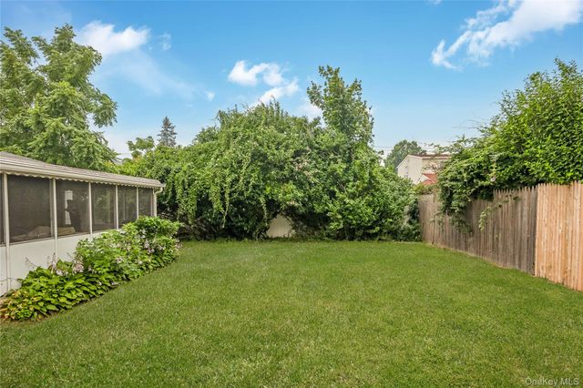 58 S Crescent Drive, Farmingdale, NY 11735