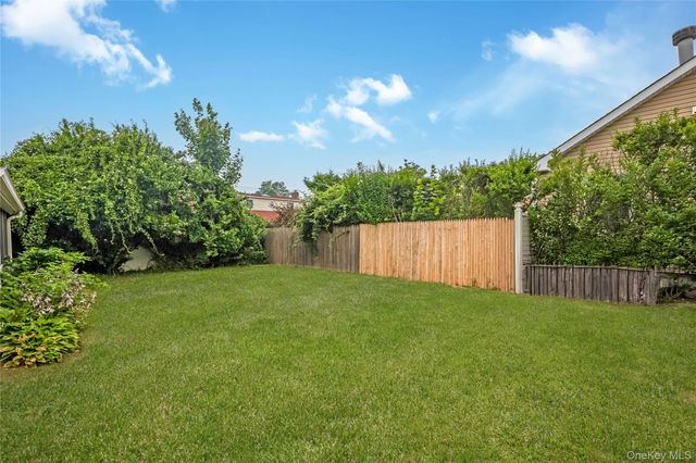 58 S Crescent Drive, Farmingdale, NY 11735
