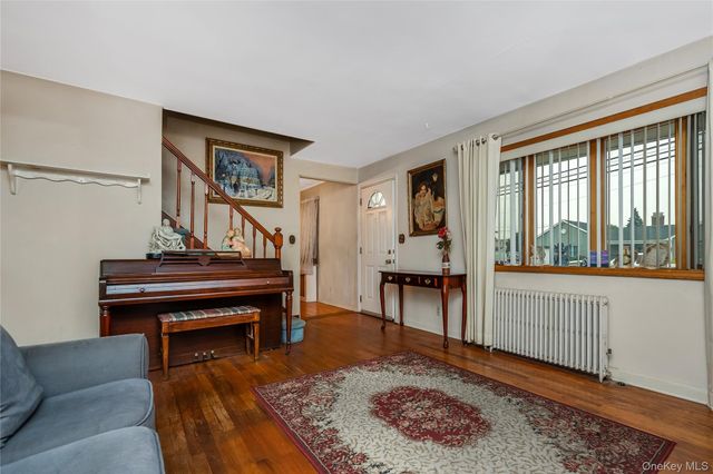 58 S Crescent Drive, Farmingdale, NY 11735