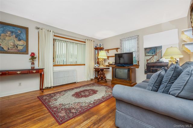 58 S Crescent Drive, Farmingdale, NY 11735