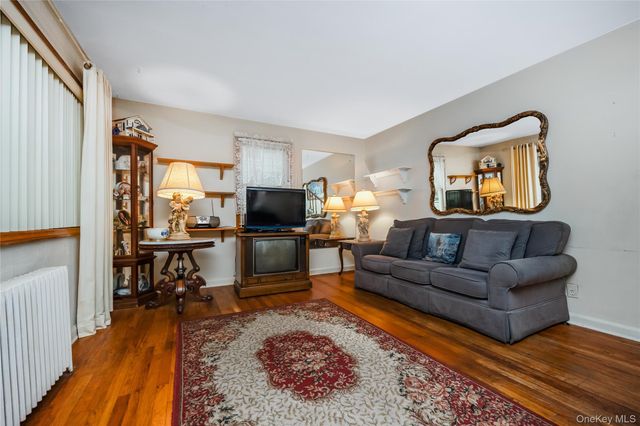58 S Crescent Drive, Farmingdale, NY 11735