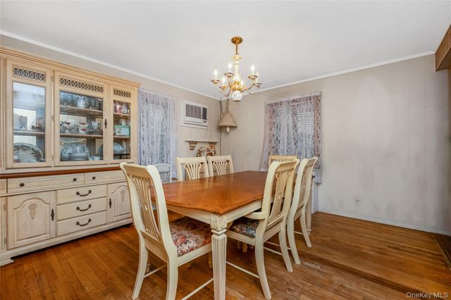 58 S Crescent Drive, Farmingdale, NY 11735