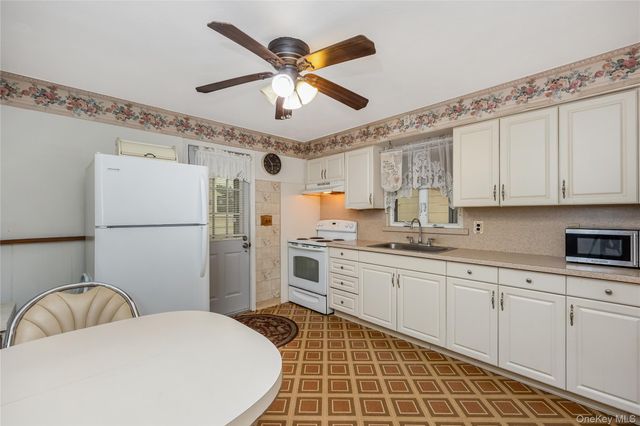 58 S Crescent Drive, Farmingdale, NY 11735