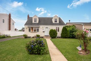 58 S Crescent Drive, Farmingdale, NY 11735