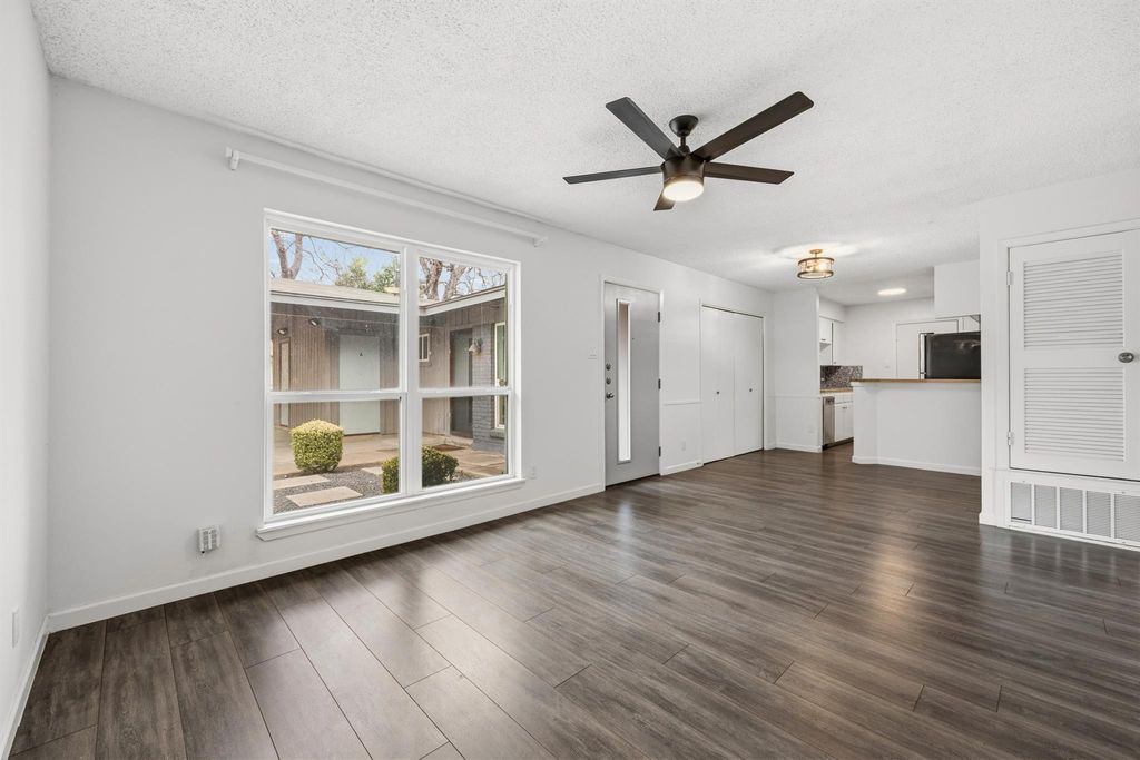 11301 Oakwood DR B, Austin, TX 78753