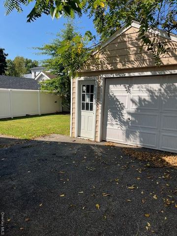 207 Wellington Road S, Garden City South, NY 11530