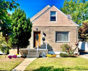 207 Wellington Road S, Garden City South, NY 11530