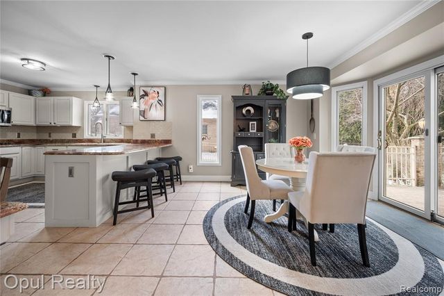 19935 Irving Drive, Livonia, MI 48152