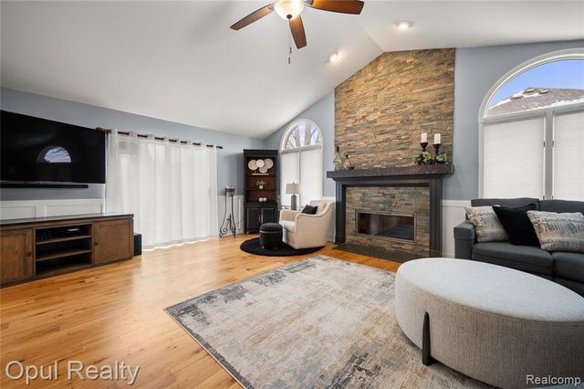 19935 Irving Drive, Livonia, MI 48152