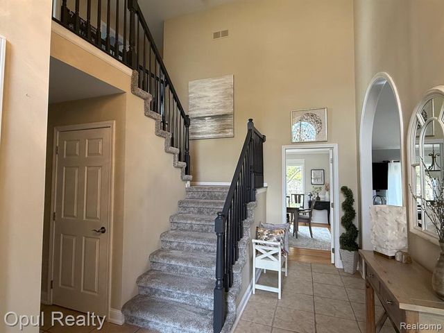 19935 Irving Drive, Livonia, MI 48152