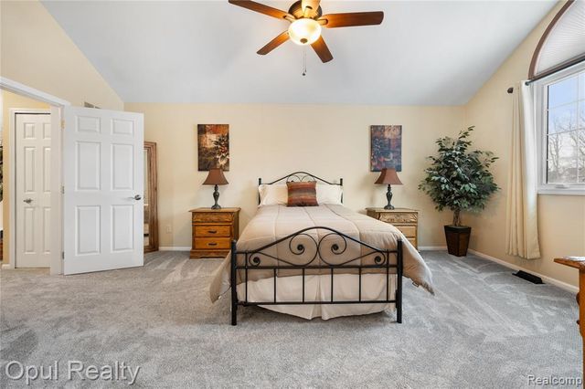 19935 Irving Drive, Livonia, MI 48152