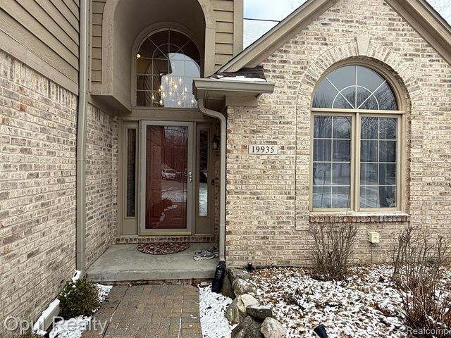 19935 Irving Drive, Livonia, MI 48152