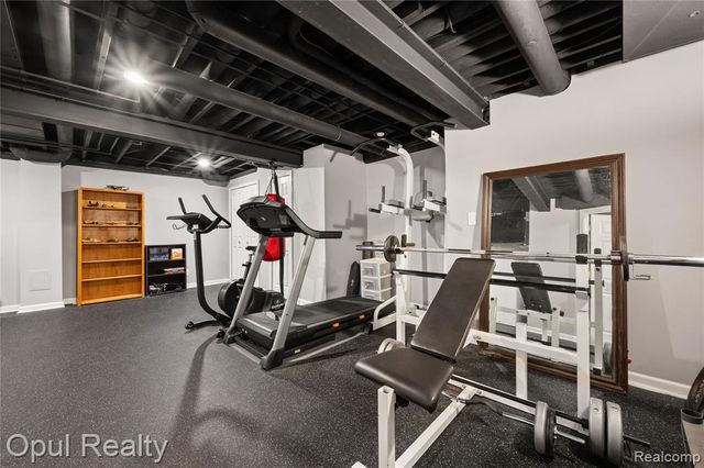 19935 Irving Drive, Livonia, MI 48152