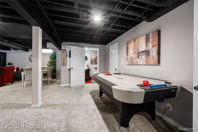 19935 Irving Drive, Livonia, MI 48152