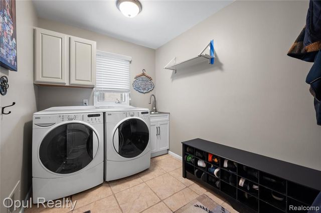 19935 Irving Drive, Livonia, MI 48152