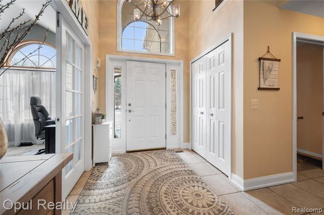 19935 Irving Drive, Livonia, MI 48152