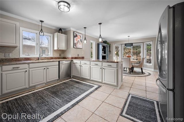 19935 Irving Drive, Livonia, MI 48152