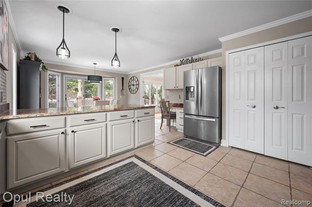 19935 Irving Drive, Livonia, MI 48152