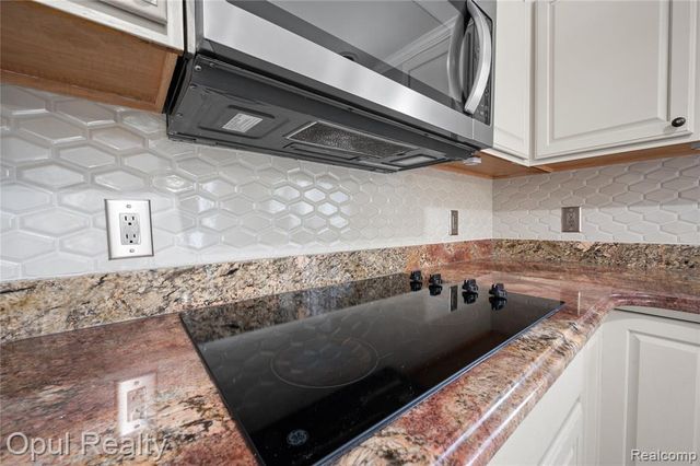 19935 Irving Drive, Livonia, MI 48152