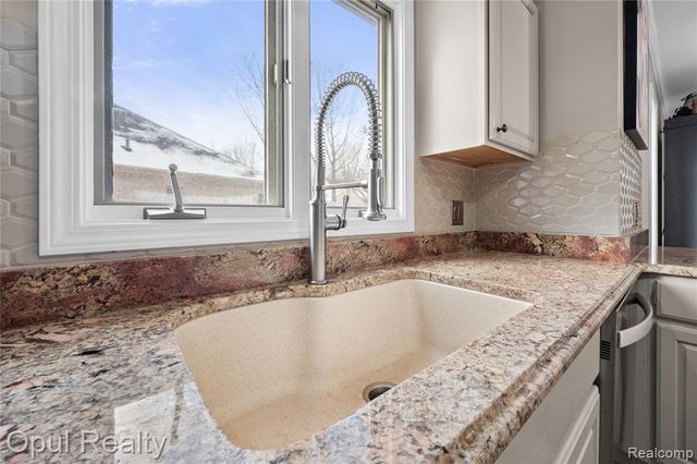 19935 Irving Drive, Livonia, MI 48152