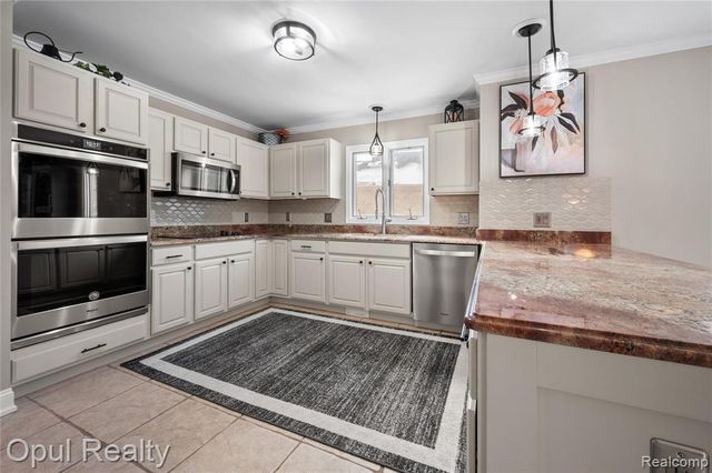 19935 Irving Drive, Livonia, MI 48152